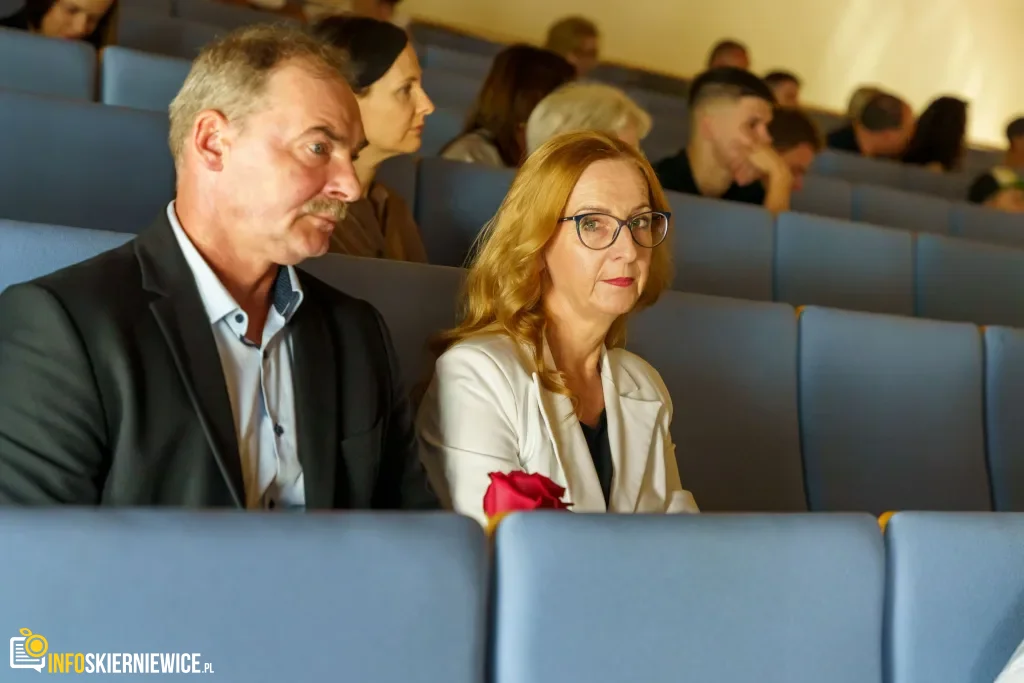 Symboliczne Wejście Do Zawodu. Za Studentami Ans W Skierniewicach Uroczyste Czepkowanie 16