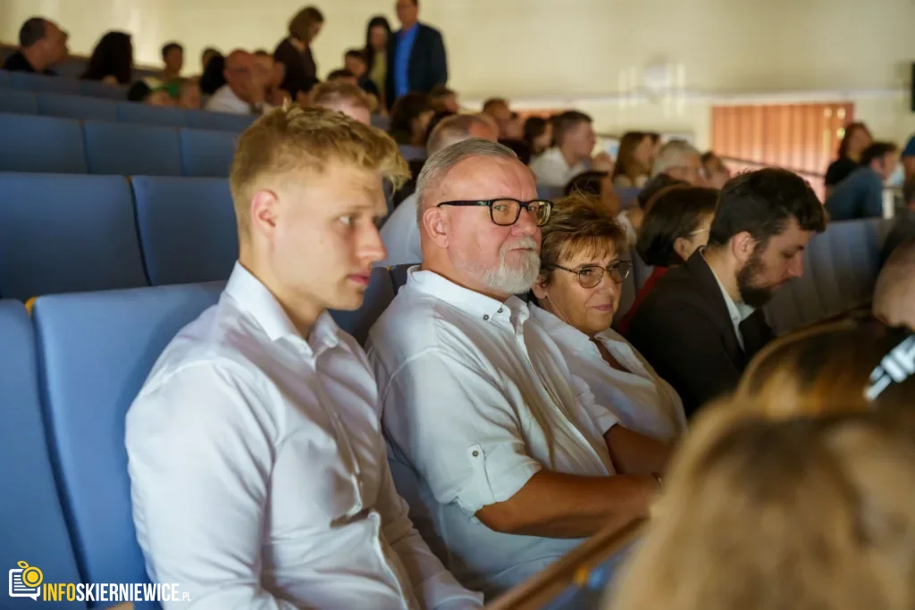 Symboliczne Wejście Do Zawodu. Za Studentami Ans W Skierniewicach Uroczyste Czepkowanie 17