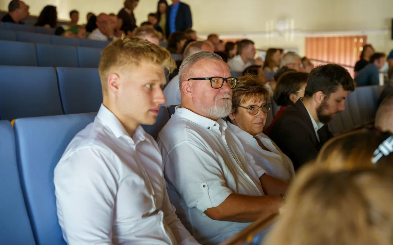Symboliczne wejście do zawodu. Za studentami ANS w Skierniewicach uroczyste czepkowanie — zdjęcie 17 z 101