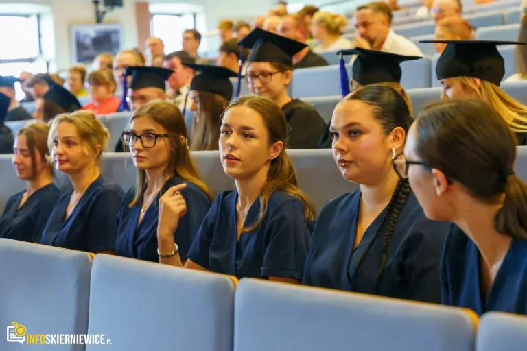 Symboliczne Wejście Do Zawodu. Za Studentami Ans W Skierniewicach Uroczyste Czepkowanie 19