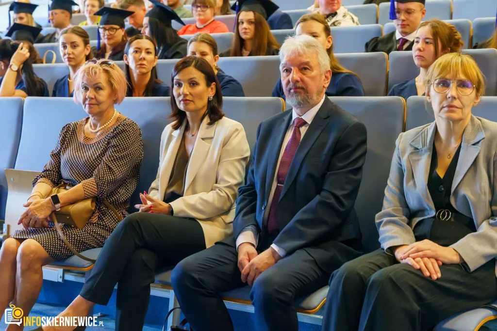 Symboliczne Wejście Do Zawodu. Za Studentami Ans W Skierniewicach Uroczyste Czepkowanie 20