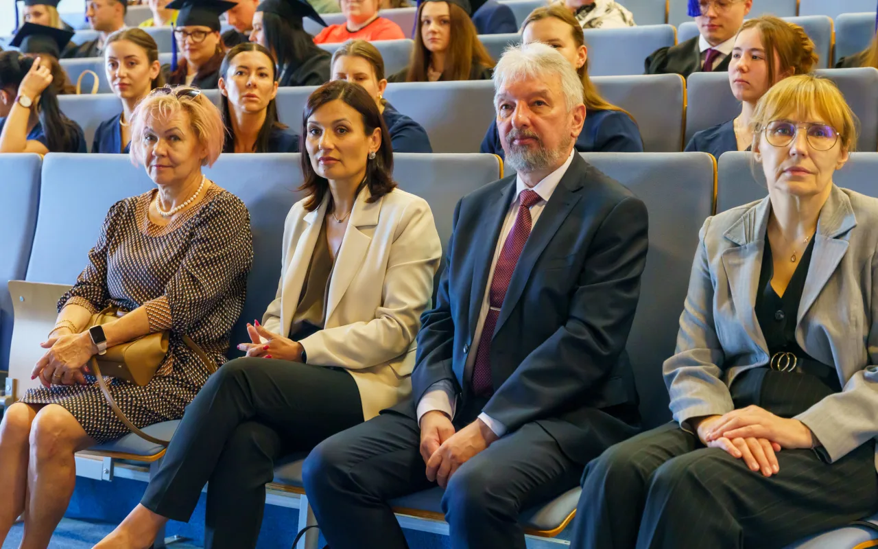 Symboliczne wejście do zawodu. Za studentami ANS w Skierniewicach uroczyste czepkowanie — zdjęcie 20 z 101