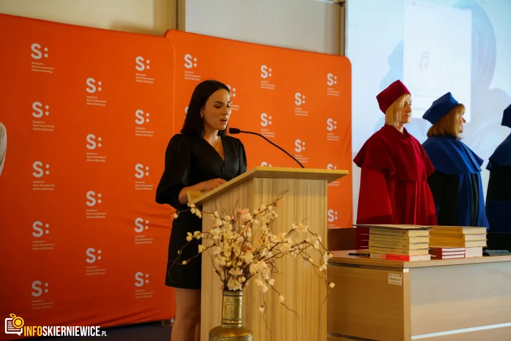 Symboliczne Wejście Do Zawodu. Za Studentami Ans W Skierniewicach Uroczyste Czepkowanie 23
