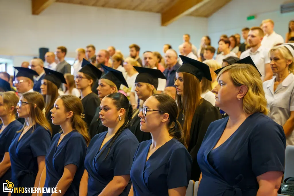 Symboliczne Wejście Do Zawodu. Za Studentami Ans W Skierniewicach Uroczyste Czepkowanie 24