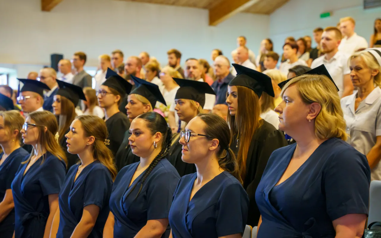 Symboliczne wejście do zawodu. Za studentami ANS w Skierniewicach uroczyste czepkowanie — zdjęcie 24 z 101