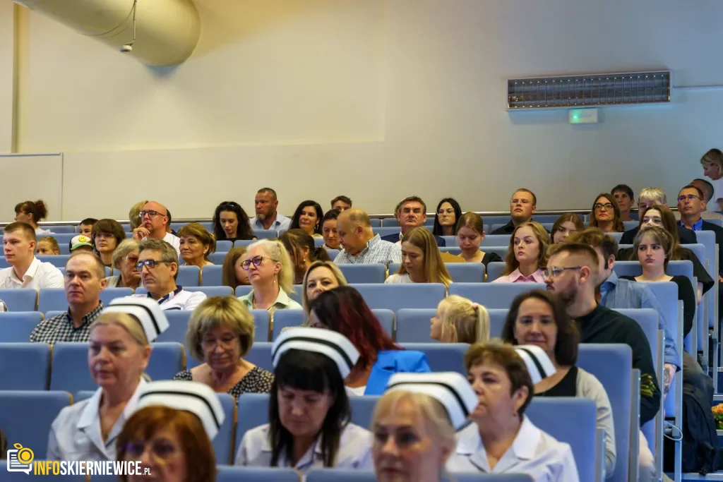Symboliczne Wejście Do Zawodu. Za Studentami Ans W Skierniewicach Uroczyste Czepkowanie 26