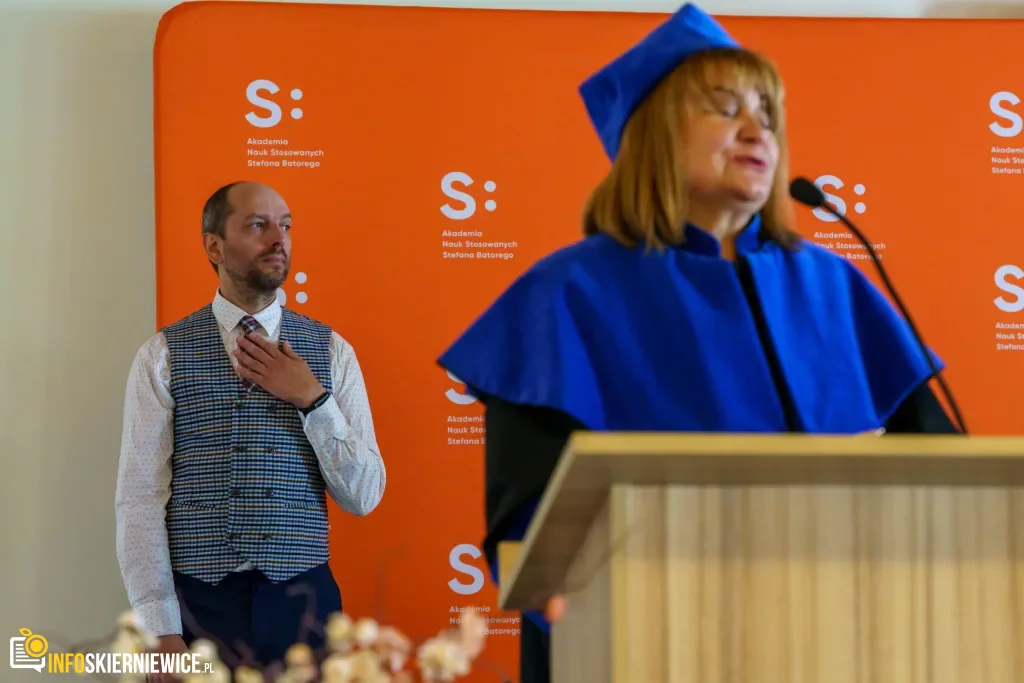 Symboliczne Wejście Do Zawodu. Za Studentami Ans W Skierniewicach Uroczyste Czepkowanie 28