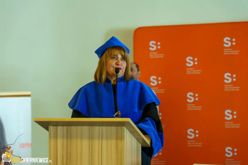 Symboliczne Wejście Do Zawodu. Za Studentami Ans W Skierniewicach Uroczyste Czepkowanie 30