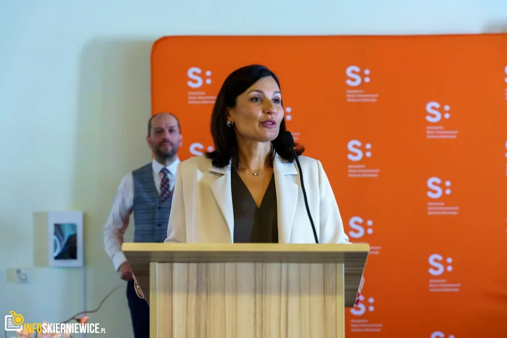 Symboliczne Wejście Do Zawodu. Za Studentami Ans W Skierniewicach Uroczyste Czepkowanie 31