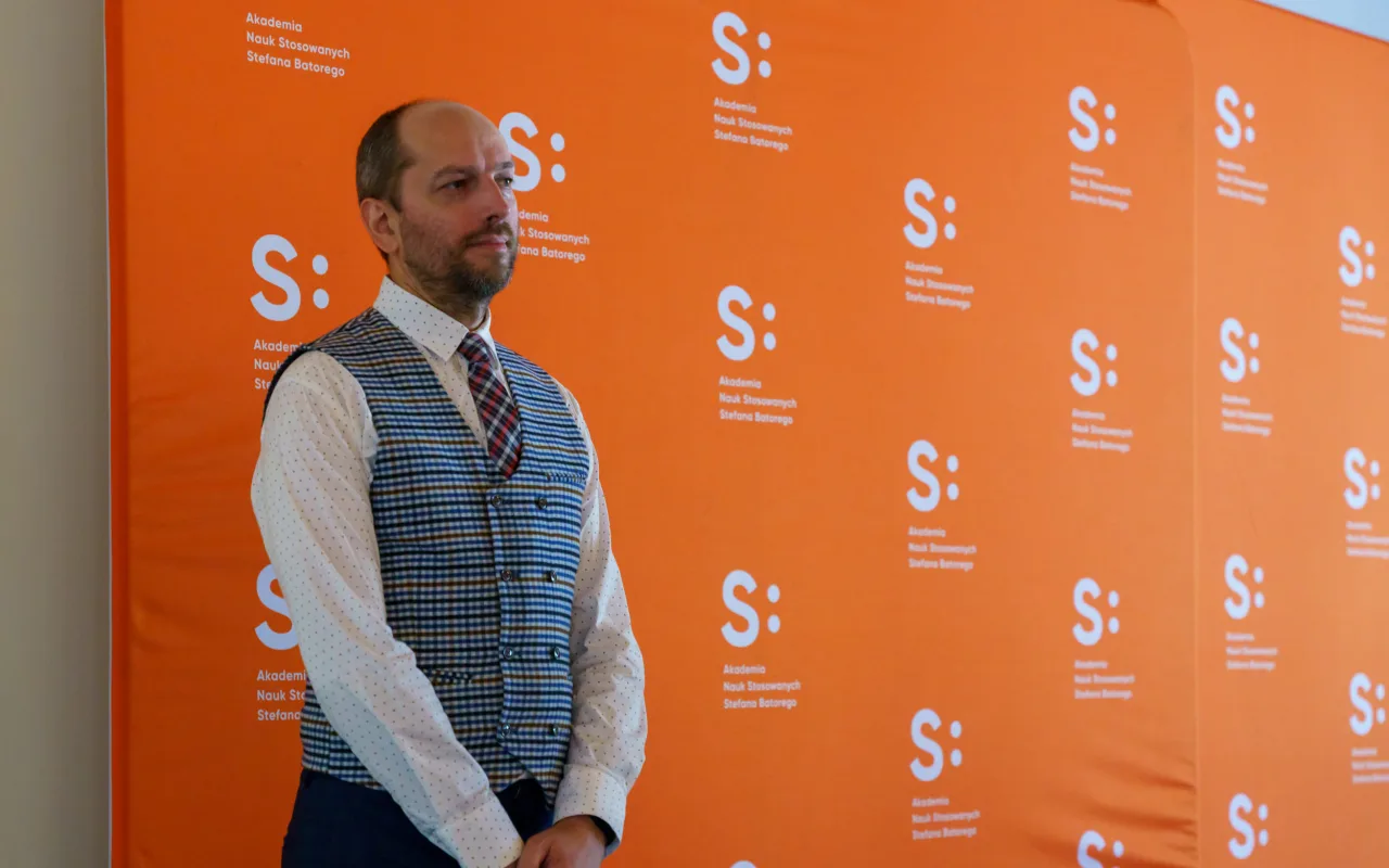 Symboliczne wejście do zawodu. Za studentami ANS w Skierniewicach uroczyste czepkowanie — zdjęcie 33 z 101