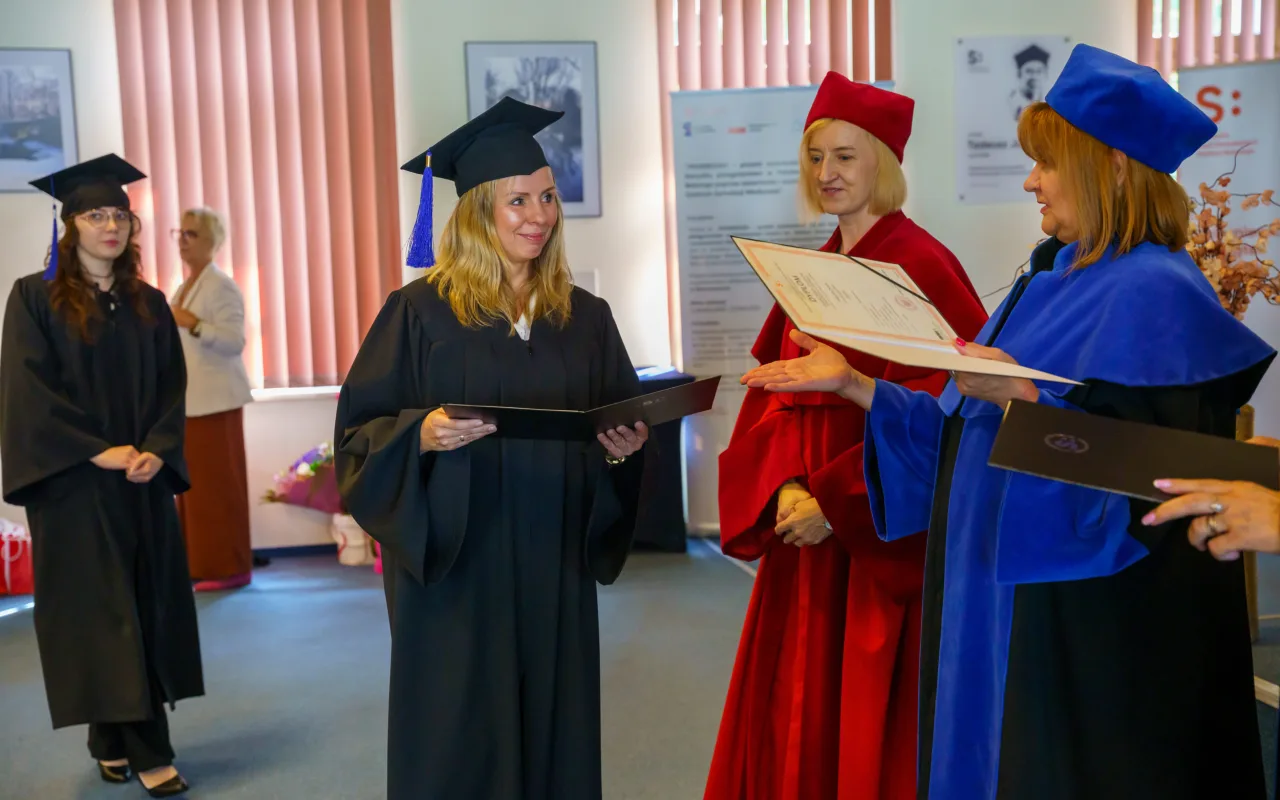 Symboliczne wejście do zawodu. Za studentami ANS w Skierniewicach uroczyste czepkowanie — zdjęcie 67 z 101
