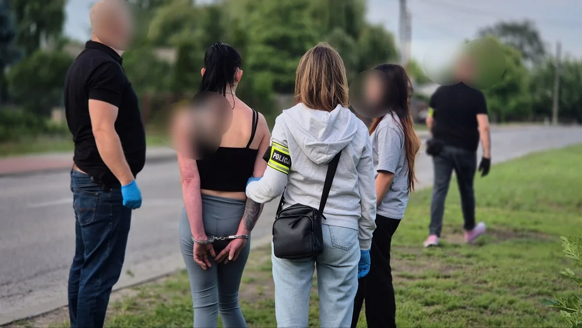 Miał 68 lat i produkował narkotyki. Wpadł po akcji skierniewickiej policji — zdjęcie 7 z 12
