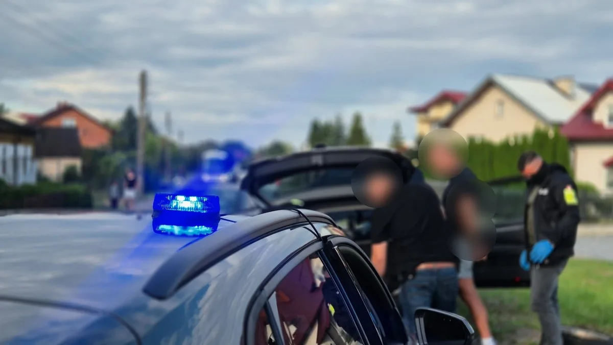 Miał 68 lat i produkował narkotyki. Wpadł po akcji skierniewickiej policji — zdjęcie 6 z 12