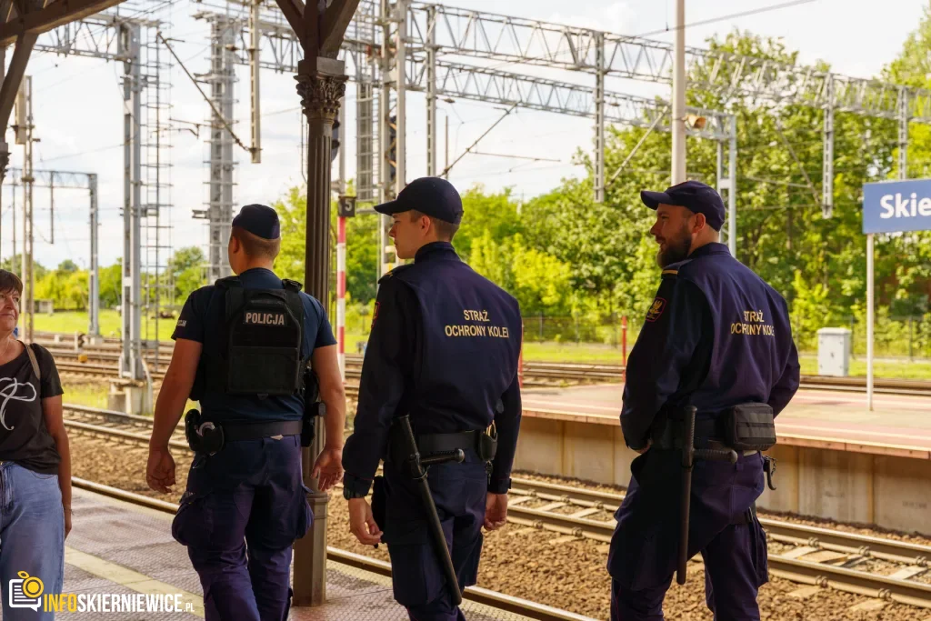 Nowoczesne pociągi na torach. Pesa Elf 3.0 w Skierniewicach i historyczna wizyta ministra