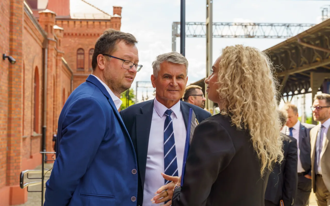 Nowoczesne pociągi na torach. Pesa Elf 3.0 w Skierniewicach i historyczna wizyta ministra — zdjęcie 13 z 75