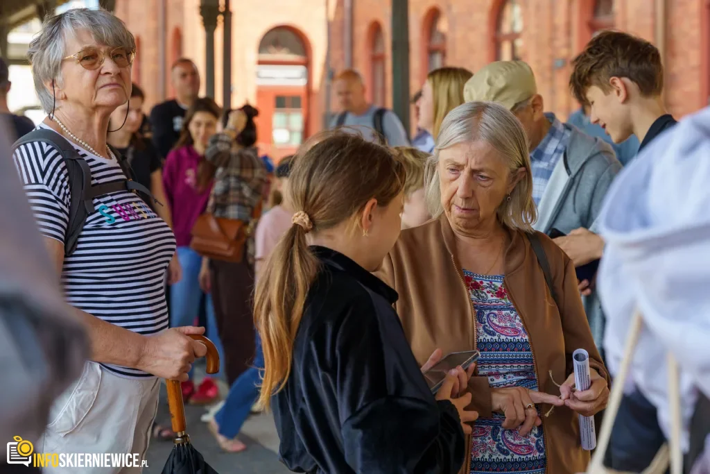 Nowoczesne Pociągi Na Torach. Pesa Elf 3.0 W Skierniewicach I Historyczna Wizyta Ministra 20