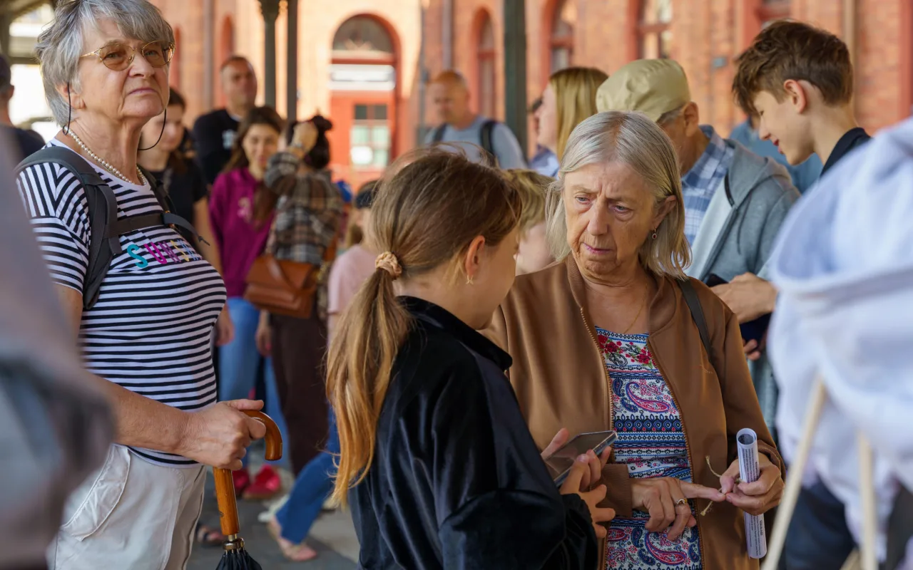 Nowoczesne pociągi na torach. Pesa Elf 3.0 w Skierniewicach i historyczna wizyta ministra — zdjęcie 20 z 75