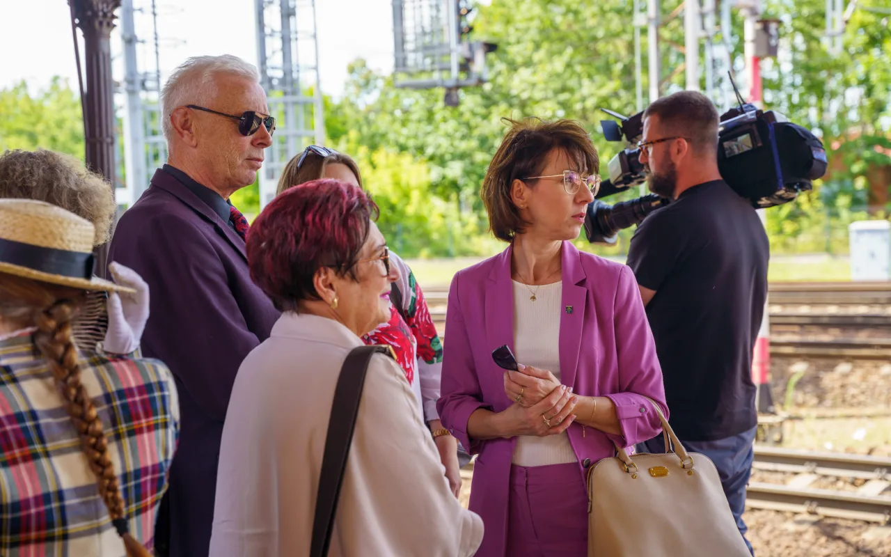 Nowoczesne pociągi na torach. Pesa Elf 3.0 w Skierniewicach i historyczna wizyta ministra — zdjęcie 36 z 75