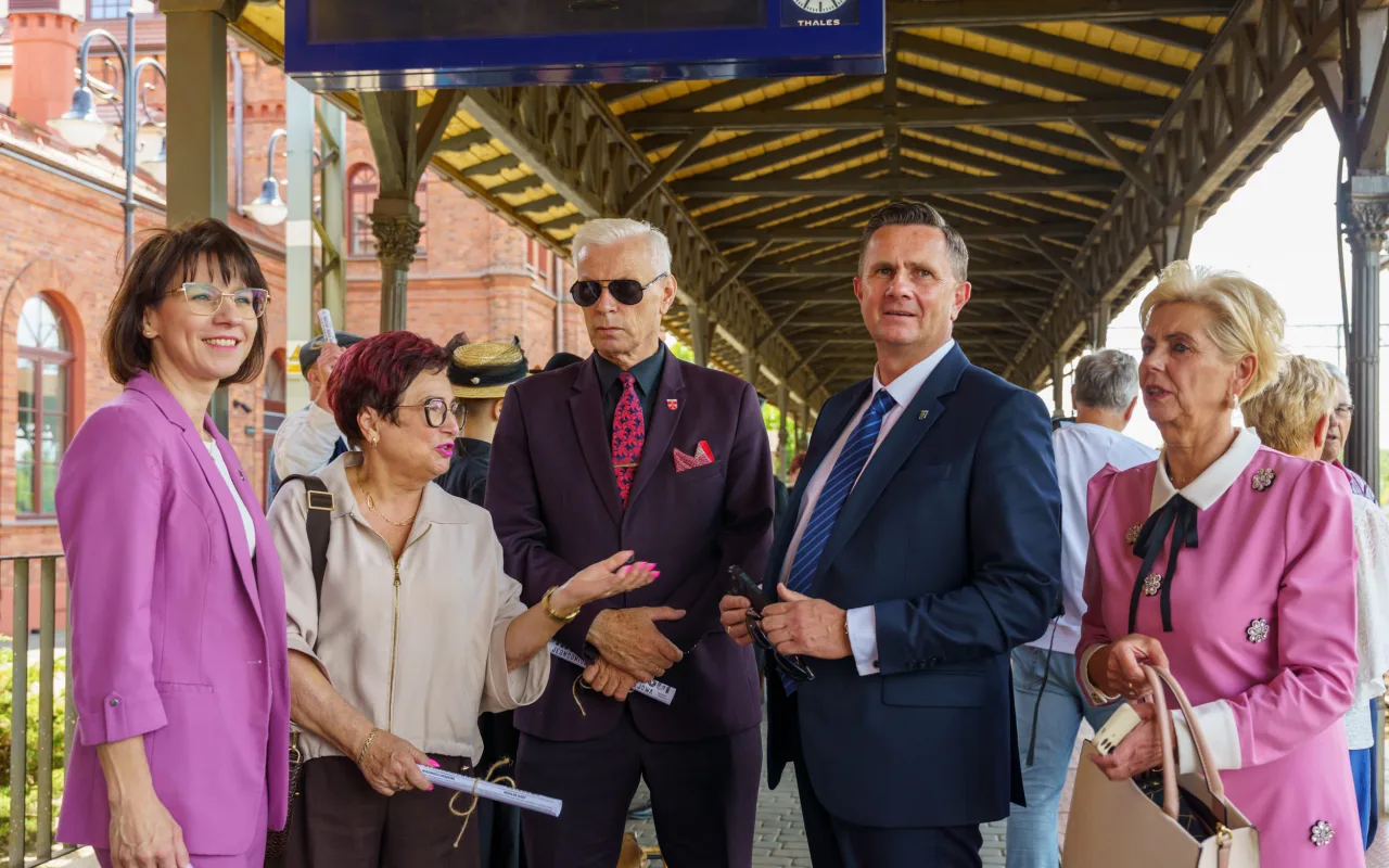 Nowoczesne pociągi na torach. Pesa Elf 3.0 w Skierniewicach i historyczna wizyta ministra — zdjęcie 39 z 75