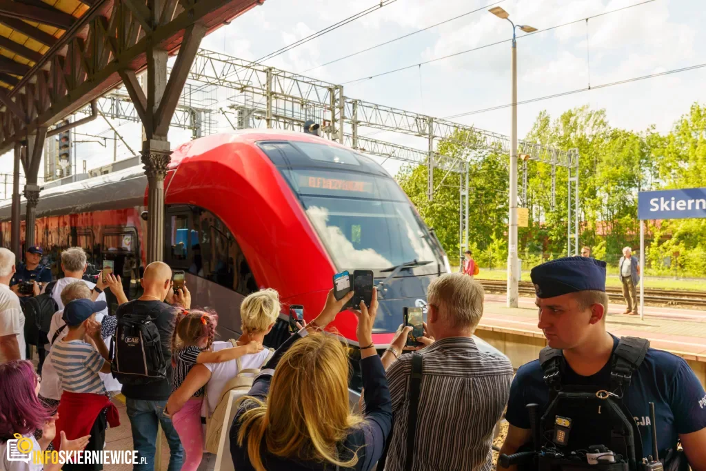 Nowoczesne Pociągi Na Torach. Pesa Elf 3.0 W Skierniewicach I Historyczna Wizyta Ministra 50