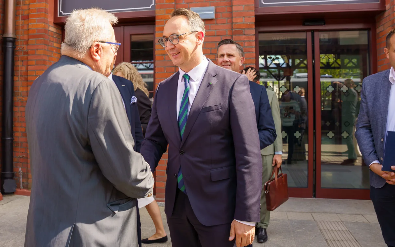 Nowoczesne pociągi na torach. Pesa Elf 3.0 w Skierniewicach i historyczna wizyta ministra — zdjęcie 52 z 75