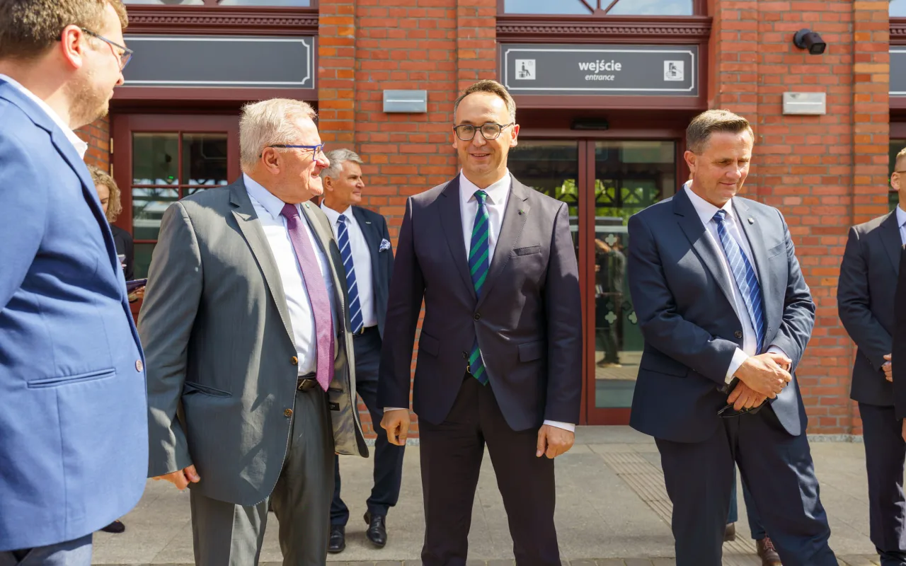 Nowoczesne pociągi na torach. Pesa Elf 3.0 w Skierniewicach i historyczna wizyta ministra — zdjęcie 53 z 75