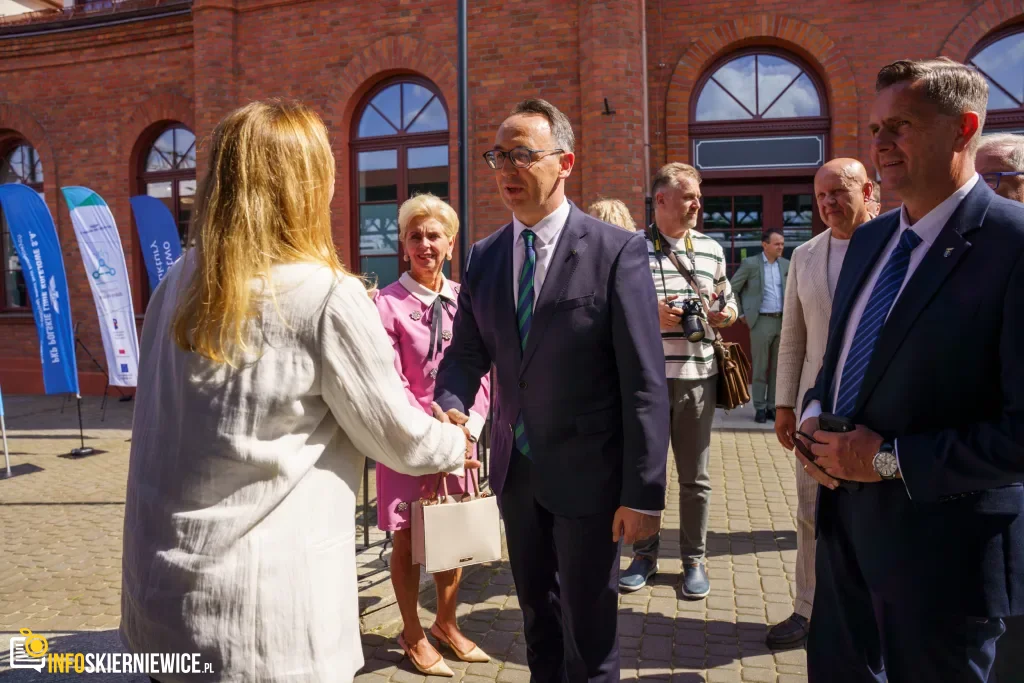 Nowoczesne Pociągi Na Torach. Pesa Elf 3.0 W Skierniewicach I Historyczna Wizyta Ministra 54