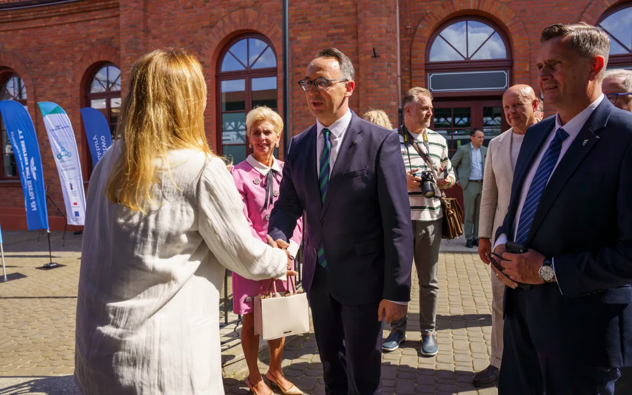 Nowoczesne pociągi na torach. Pesa Elf 3.0 w Skierniewicach i historyczna wizyta ministra — zdjęcie 54 z 75