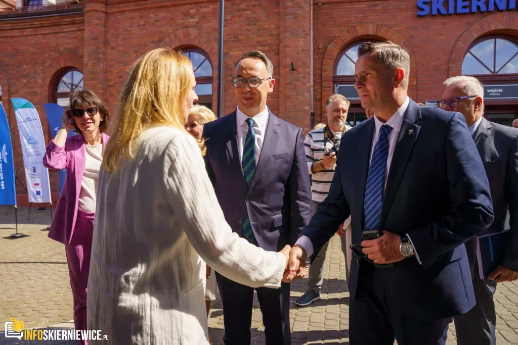 Nowoczesne Pociągi Na Torach. Pesa Elf 3.0 W Skierniewicach I Historyczna Wizyta Ministra 55