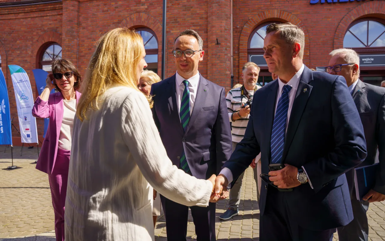 Nowoczesne pociągi na torach. Pesa Elf 3.0 w Skierniewicach i historyczna wizyta ministra — zdjęcie 55 z 75