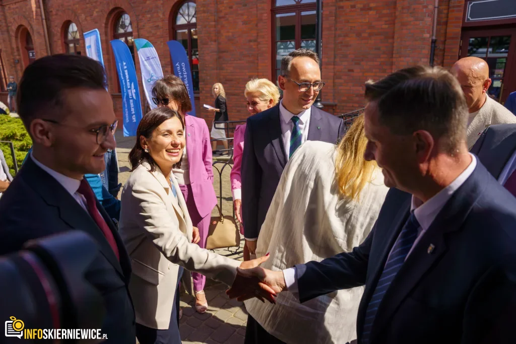 Nowoczesne Pociągi Na Torach. Pesa Elf 3.0 W Skierniewicach I Historyczna Wizyta Ministra 56