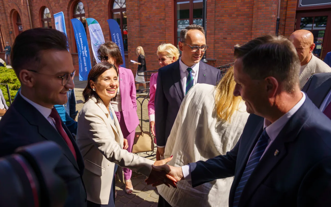 Nowoczesne pociągi na torach. Pesa Elf 3.0 w Skierniewicach i historyczna wizyta ministra — zdjęcie 56 z 75