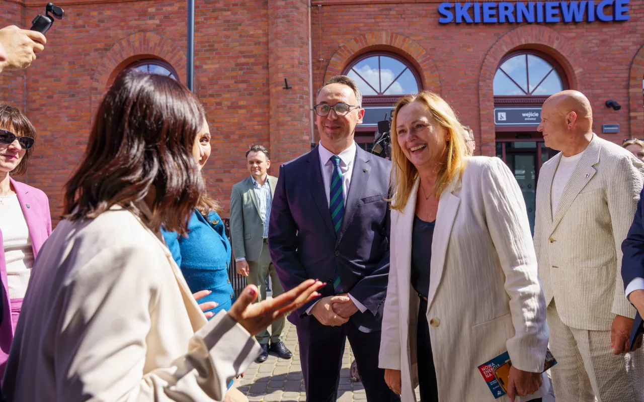 Nowoczesne pociągi na torach. Pesa Elf 3.0 w Skierniewicach i historyczna wizyta ministra — zdjęcie 57 z 75