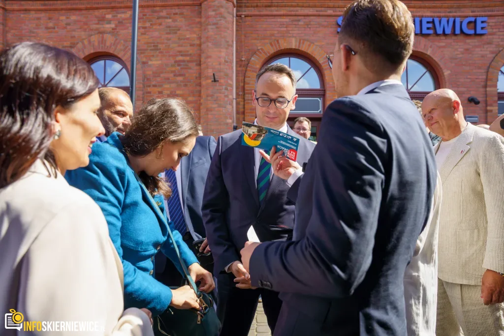Nowoczesne Pociągi Na Torach. Pesa Elf 3.0 W Skierniewicach I Historyczna Wizyta Ministra 58