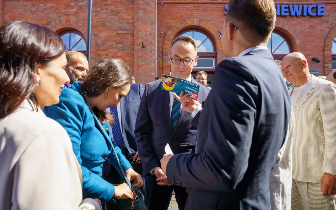 Nowoczesne pociągi na torach. Pesa Elf 3.0 w Skierniewicach i historyczna wizyta ministra — zdjęcie 58 z 75