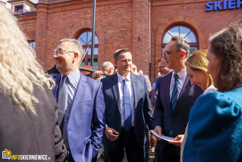 Nowoczesne Pociągi Na Torach. Pesa Elf 3.0 W Skierniewicach I Historyczna Wizyta Ministra 60