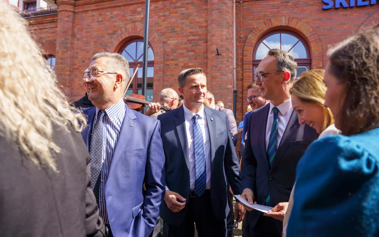 Nowoczesne pociągi na torach. Pesa Elf 3.0 w Skierniewicach i historyczna wizyta ministra — zdjęcie 60 z 75