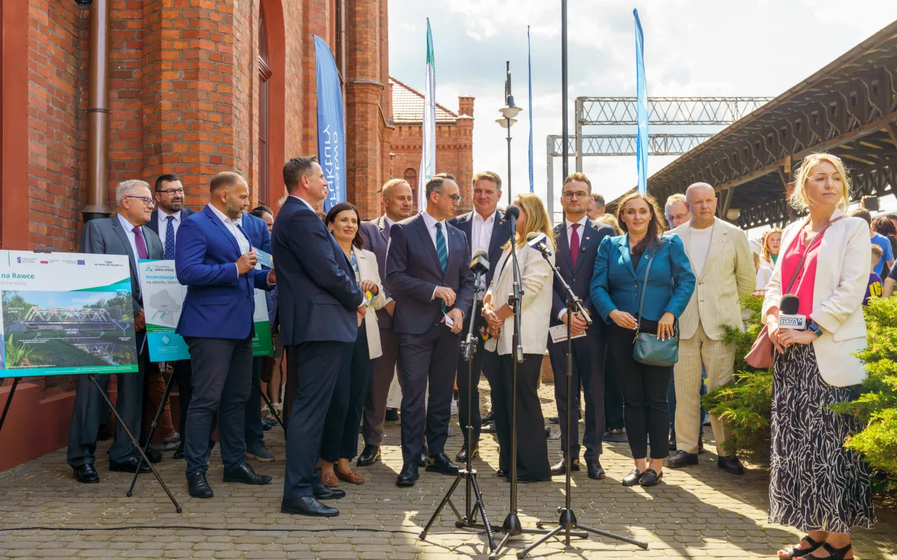 Nowoczesne pociągi na torach. Pesa Elf 3.0 w Skierniewicach i historyczna wizyta ministra — zdjęcie 61 z 75