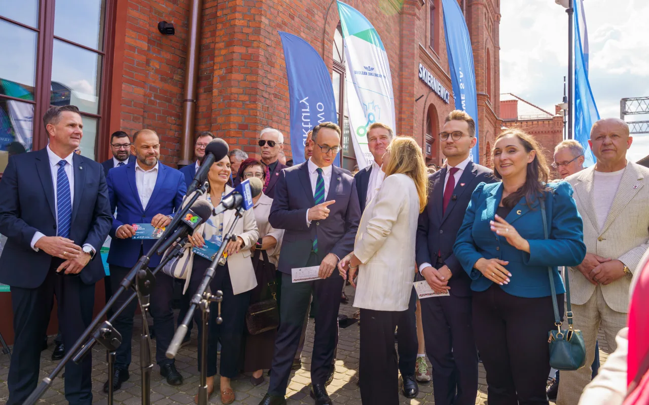 Nowoczesne pociągi na torach. Pesa Elf 3.0 w Skierniewicach i historyczna wizyta ministra — zdjęcie 62 z 75