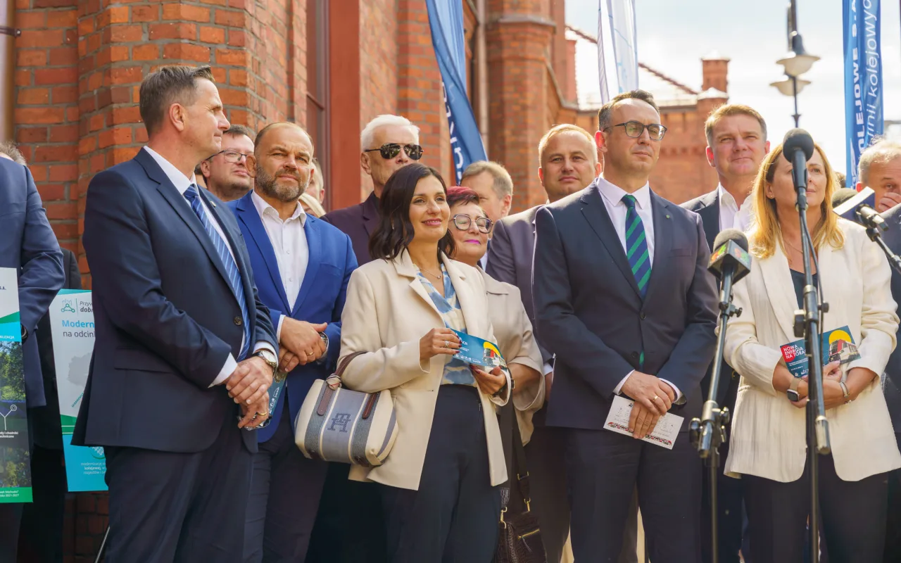 Nowoczesne pociągi na torach. Pesa Elf 3.0 w Skierniewicach i historyczna wizyta ministra — zdjęcie 63 z 75