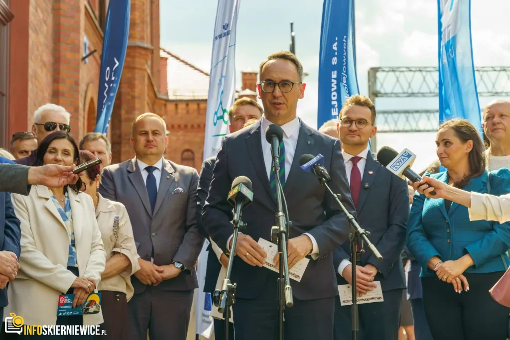 Nowoczesne Pociągi Na Torach. Pesa Elf 3.0 W Skierniewicach I Historyczna Wizyta Ministra 64