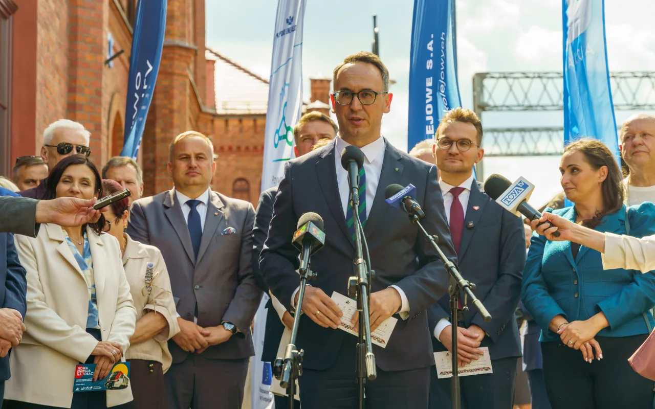Nowoczesne pociągi na torach. Pesa Elf 3.0 w Skierniewicach i historyczna wizyta ministra — zdjęcie 64 z 75