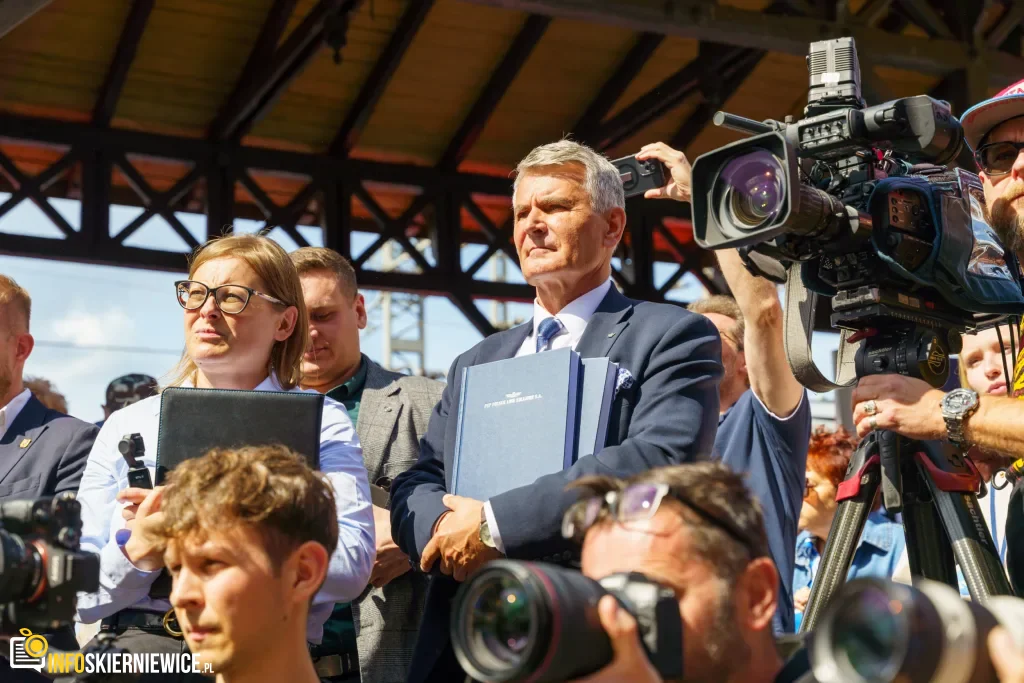 Nowoczesne Pociągi Na Torach. Pesa Elf 3.0 W Skierniewicach I Historyczna Wizyta Ministra 65