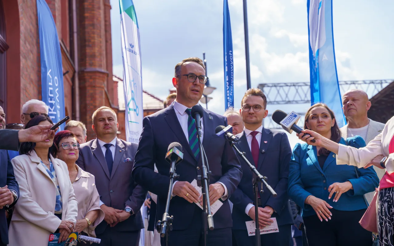 Nowoczesne pociągi na torach. Pesa Elf 3.0 w Skierniewicach i historyczna wizyta ministra — zdjęcie 66 z 75