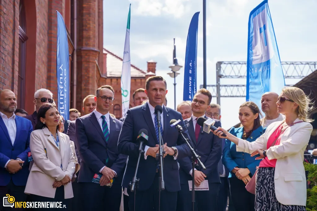 Nowoczesne Pociągi Na Torach. Pesa Elf 3.0 W Skierniewicach I Historyczna Wizyta Ministra 68