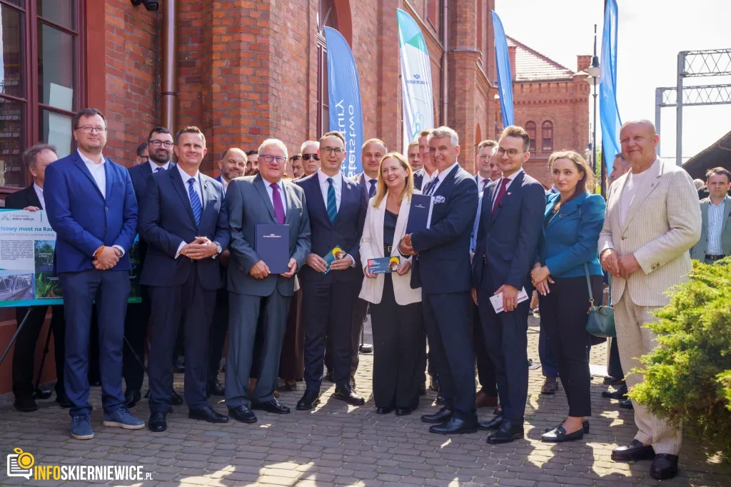Nowoczesne Pociągi Na Torach. Pesa Elf 3.0 W Skierniewicach I Historyczna Wizyta Ministra 71