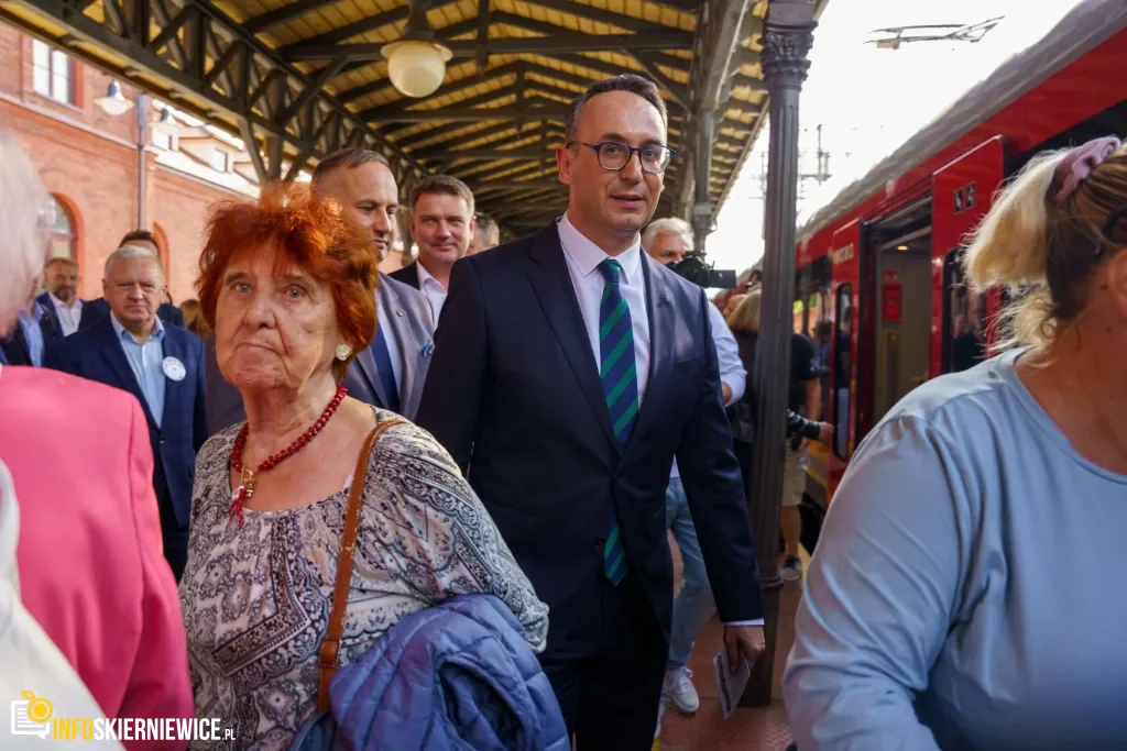 Nowoczesne Pociągi Na Torach. Pesa Elf 3.0 W Skierniewicach I Historyczna Wizyta Ministra 72
