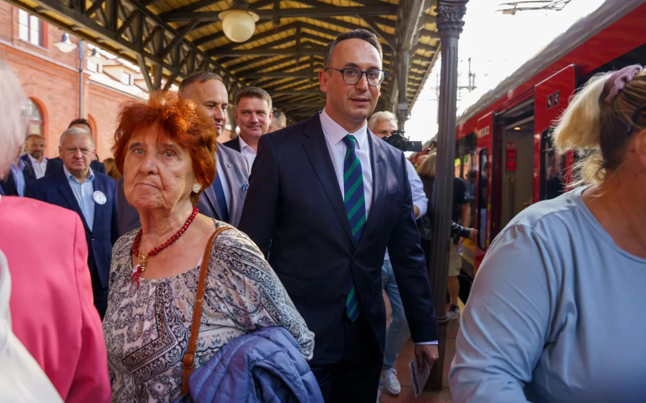 Nowoczesne pociągi na torach. Pesa Elf 3.0 w Skierniewicach i historyczna wizyta ministra — zdjęcie 72 z 75