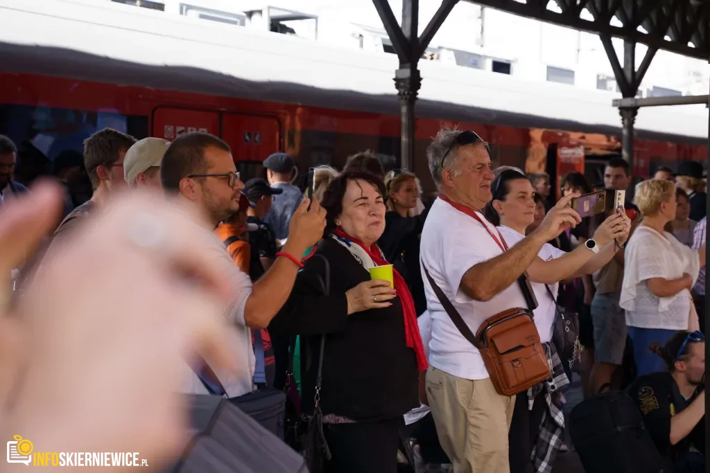 Nowoczesne Pociągi Na Torach. Pesa Elf 3.0 W Skierniewicach I Historyczna Wizyta Ministra 75