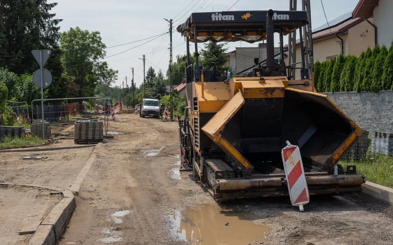Nowy odcinek ulicy Nowomiejskiej już w asfalcie. Szykują się duże zmiany dla kierowców — zdjęcie 9 z 10
